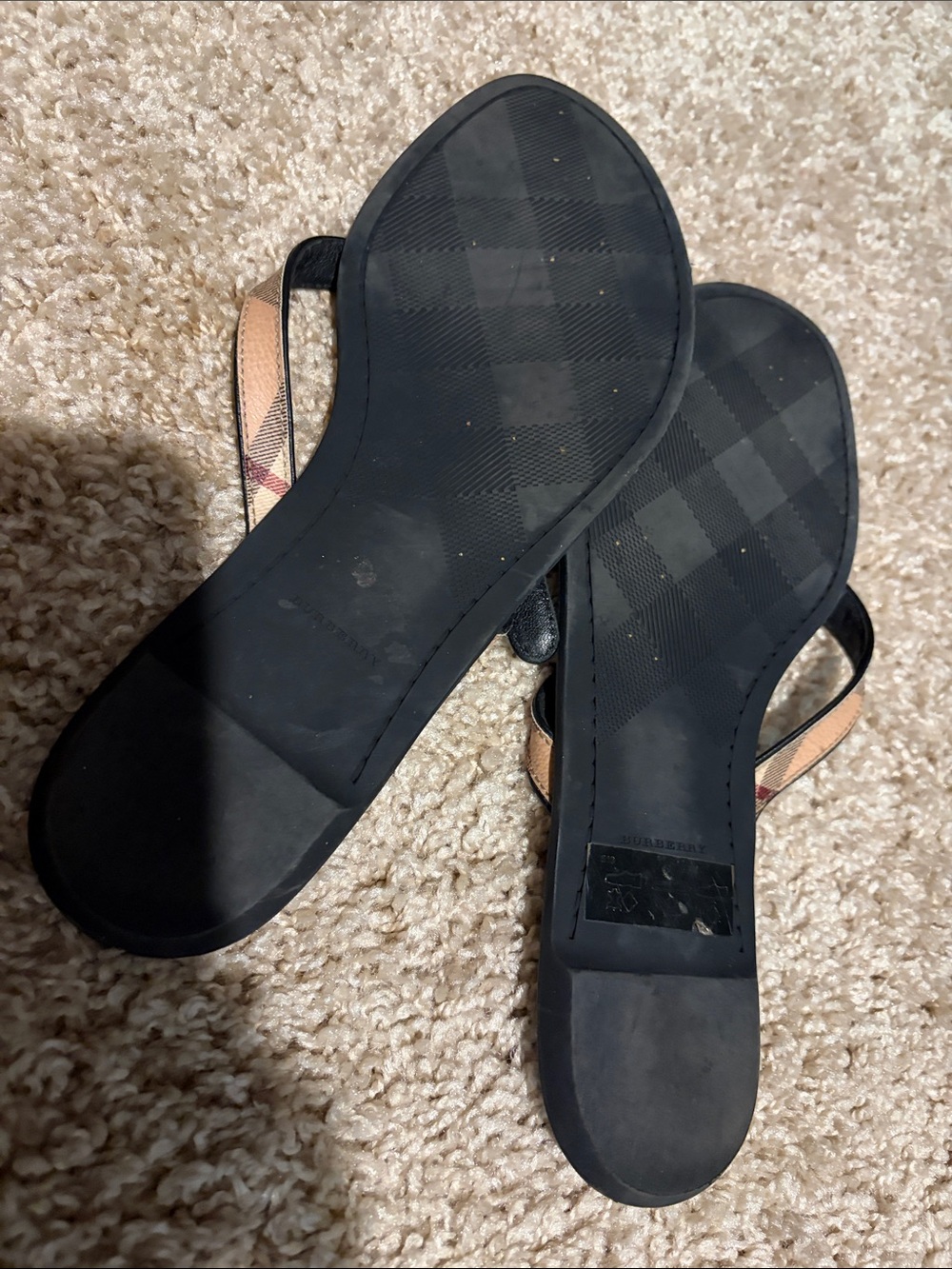 Burberry Black Thong Sandals with Signature Beige Plaid Straps - Picture 5 of 5